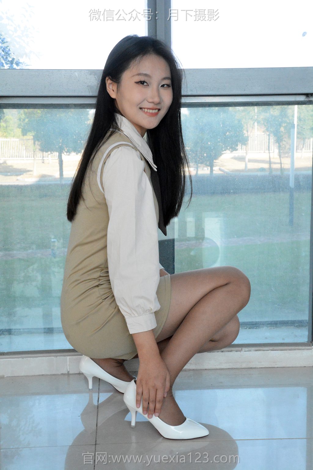 [爱月下] NO.003 恰恰~【浅咖连衣裙】超级喜欢这套服装，就是领带小了一点！[138P/1V/6.49G] 年费专享-第4张