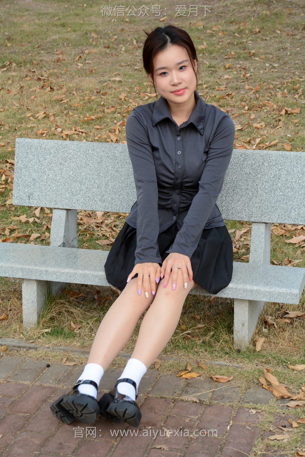 [爱月下] NO.006 茜茜~【灰色小JK】这身灰色小JK被我穿出了正装的感觉！[100P/1V/3.06G] 年费专享-第4张