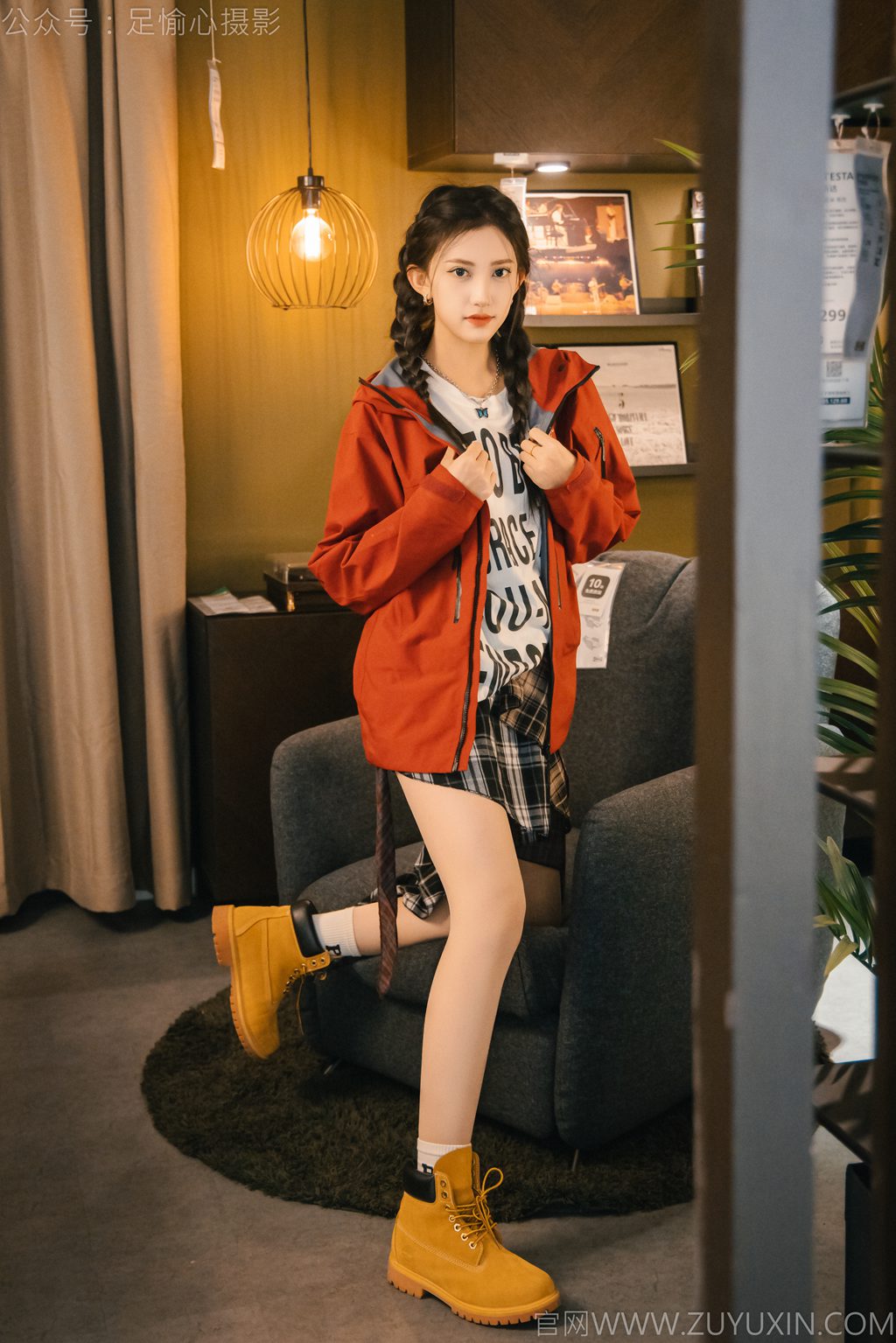 [足愉心摄影] NO.015 模特可乐（搭配：红色夹克、白T、短裙、马丁靴、肉丝色袜、白棉袜）（完整版）[120P/2V/12.8G] 年费专享-第4张