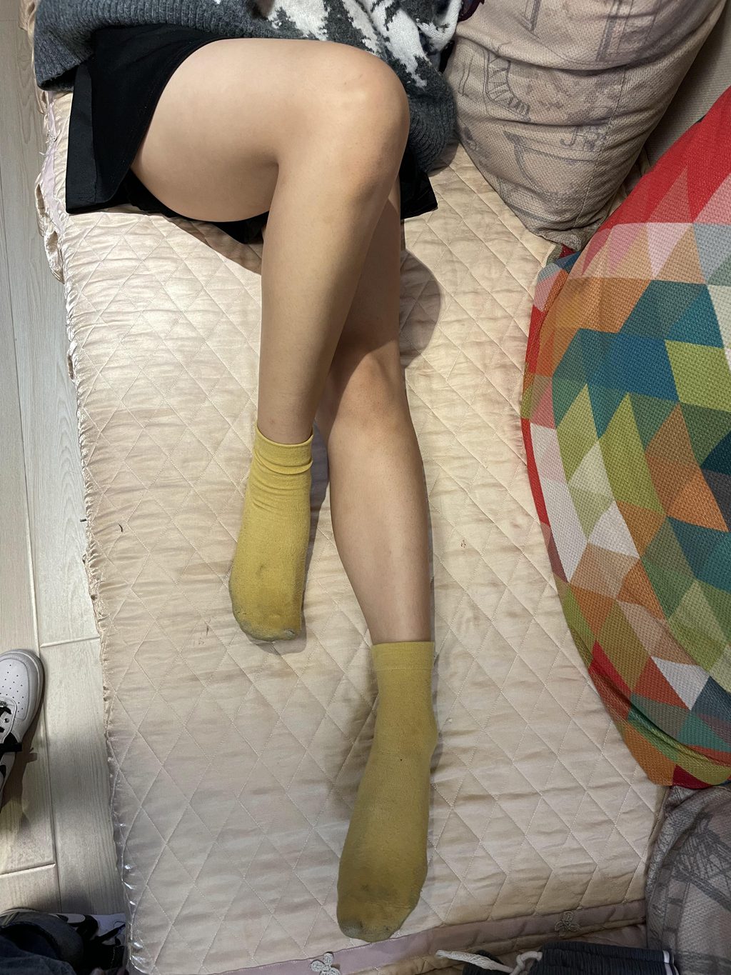 本足摄影-047期 可爱圆脸妹妹小黄袜捧起裸足大口舔[94P/1V/1.29GB] 年费专享-第4张