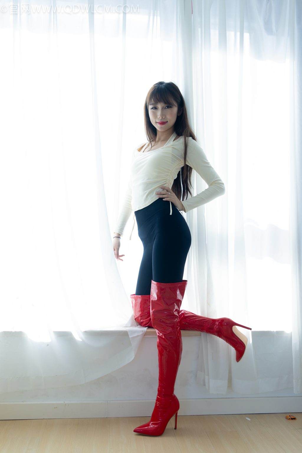 勿恋传媒 NO.2326 泡泡-垂柳拂水面 [184P/1V/4.54G] 其它写真-第3张