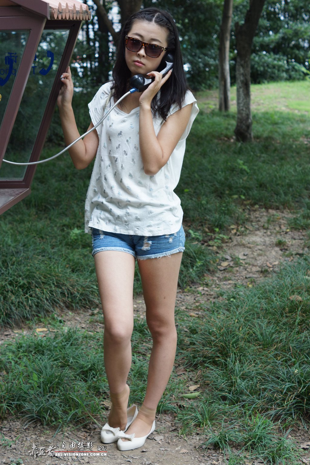 自由摄影 No.473 气质MM电话亭秀丝足 [50P/129MB] 其它写真-第2张