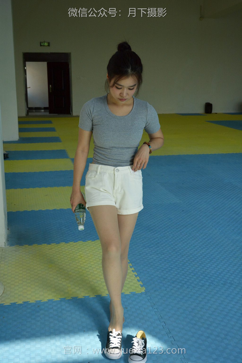 [爱月下] NO.001 茜茜~【舞蹈热身】作为拉拉队长，每天必修课就是加强舞蹈训练！ [111P/1V/3.66G] 年费专享-第3张