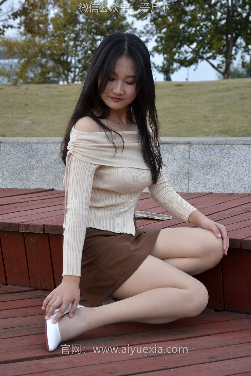 [爱月下] NO.007 恰恰~【一字肩】尴尴尬尬的第一次驾驭一字肩服饰！[100P/1V/5.43G] 年费专享-第3张