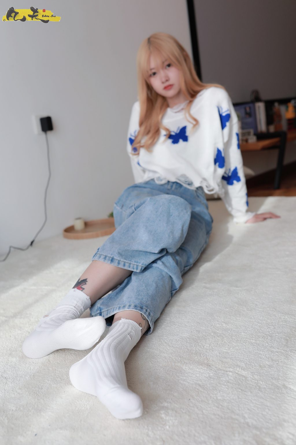 凡夫摄影-HH0016-小恩 墨落成白棉袜裸足[186P/2V/4.01GB] 凡夫摄影-第3张