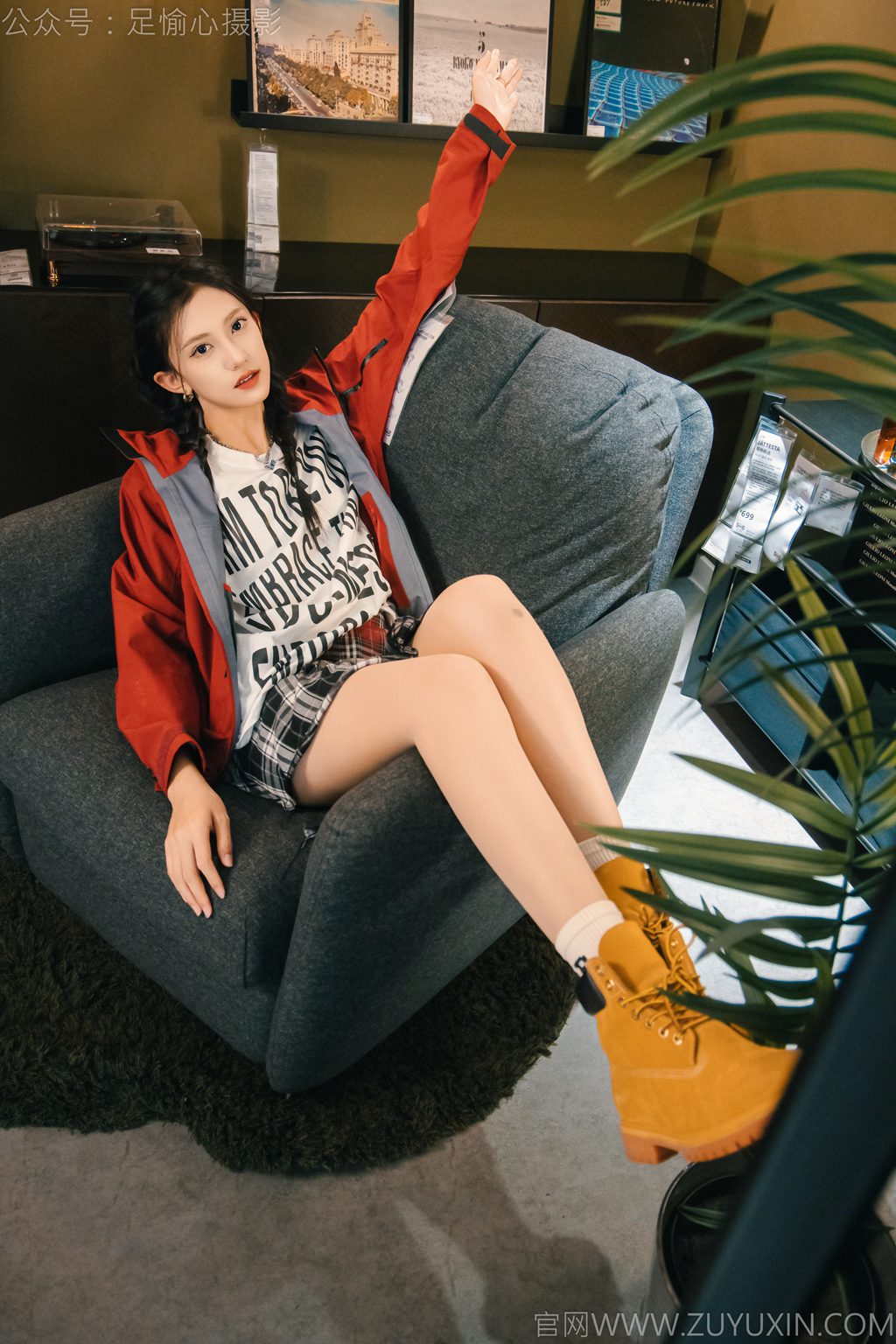 [足愉心摄影] NO.015 模特可乐（搭配：红色夹克、白T、短裙、马丁靴、肉丝色袜、白棉袜）（完整版）[120P/2V/12.8G] 年费专享-第3张