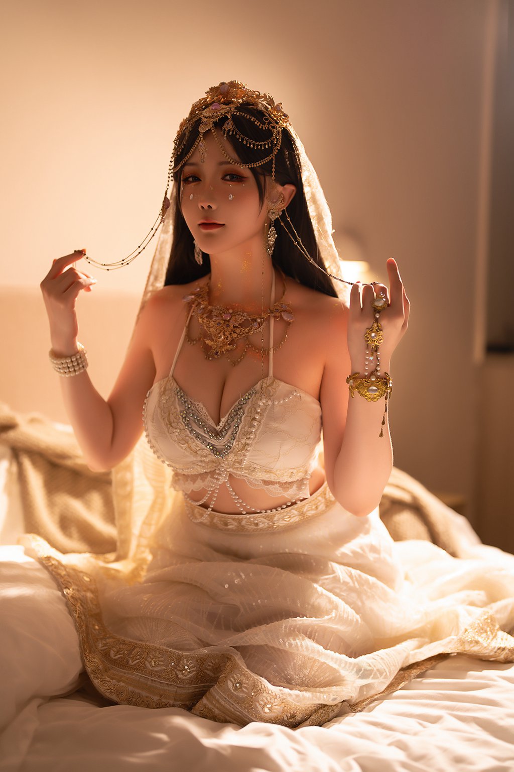 微博红人@星之迟迟 24年04月计划D 原创《治愈之旅》盛装篇 [65P/1V/573MB] 网红写真-第3张