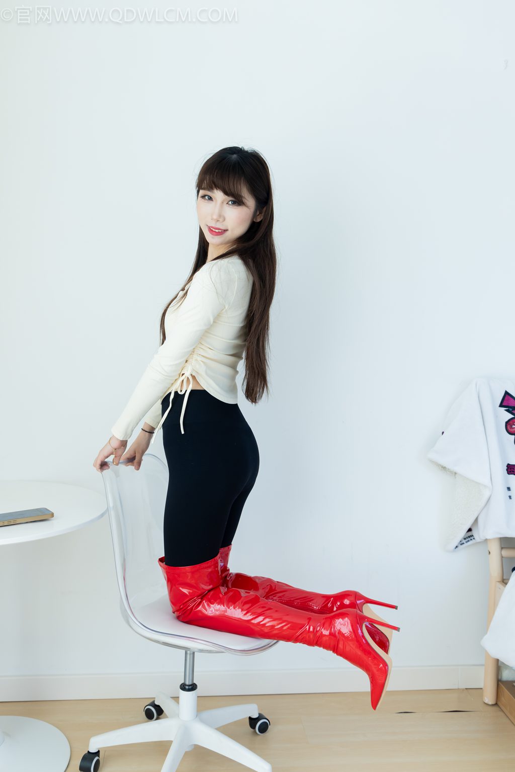 勿恋传媒 NO.2326 泡泡-垂柳拂水面 [184P/1V/4.54G] 其它写真-第2张