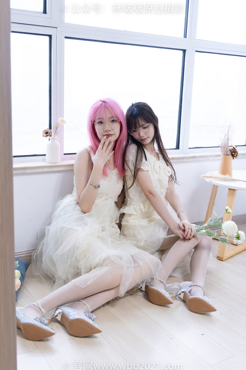 [BoBoSocks袜啵啵] NO.563 小甜豆&甜甜圈-高跟鞋、油亮白丝、裸足 [215P/1V/7.87G] 年费专享-第3张