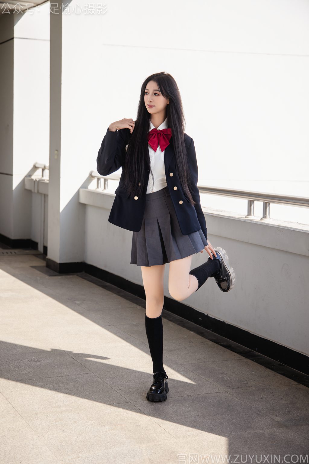 [足愉心摄影] NO.006 模特云悦（搭配：JK制服、皮鞋、黑色长筒袜、肉色踩脚袜、裸足）（基础版）[110P/2.18G] 年费专享-第2张