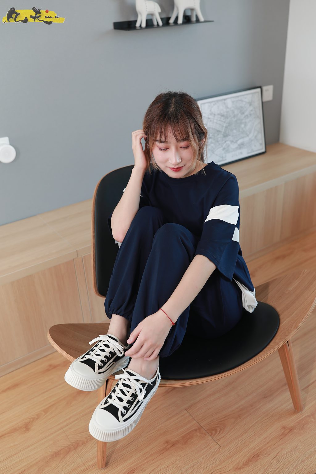 凡夫摄影-HH0005-丽娜 板鞋棉船袜裸足 [191P/1V/6.50GB] 凡夫摄影-第2张