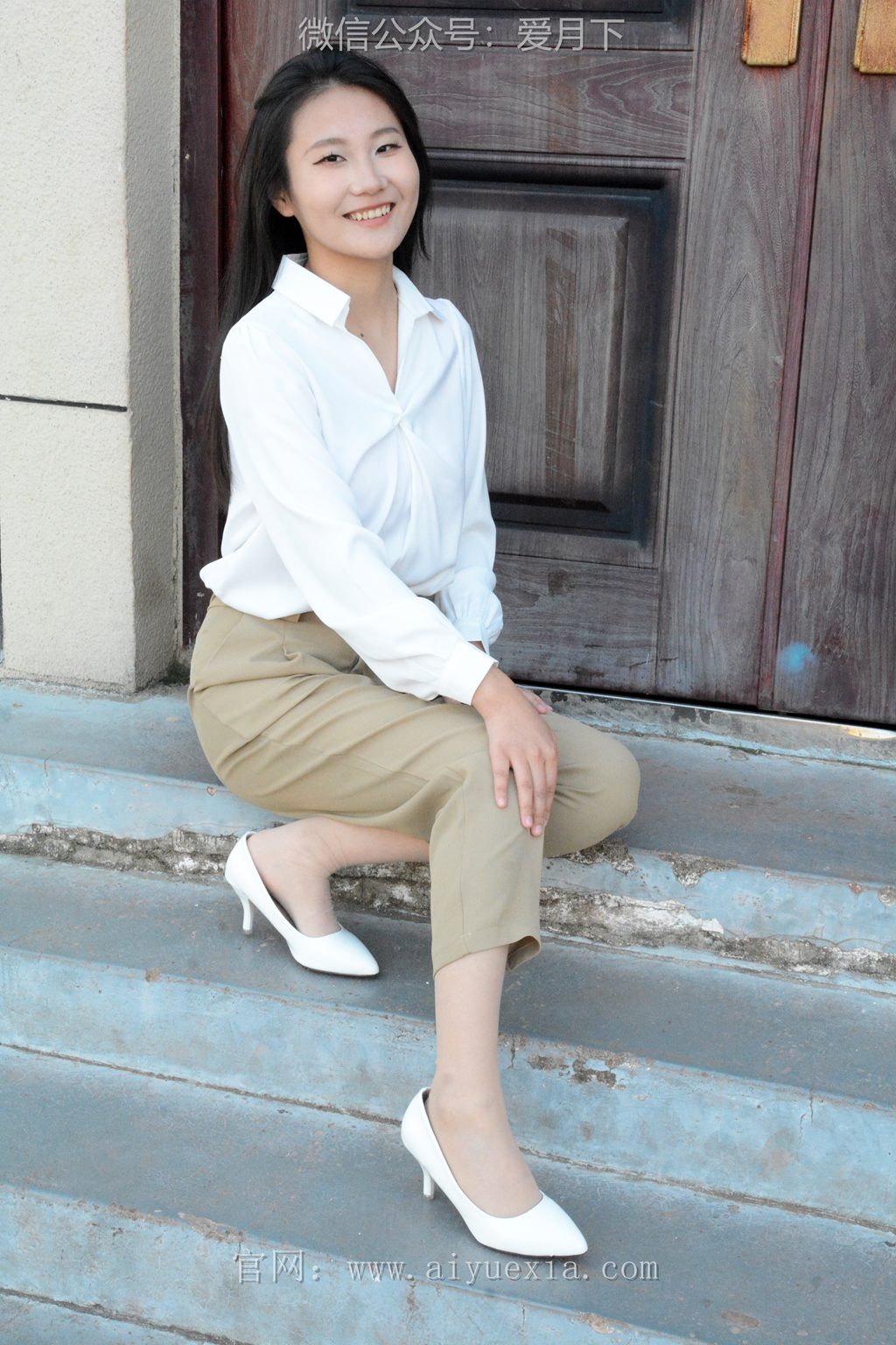 [爱月下]NO.005 恰恰~【生活套装】展示一下平时出去工作中使用的工作装。略显成熟！[130P/1V/5.78G] 年费专享-第2张