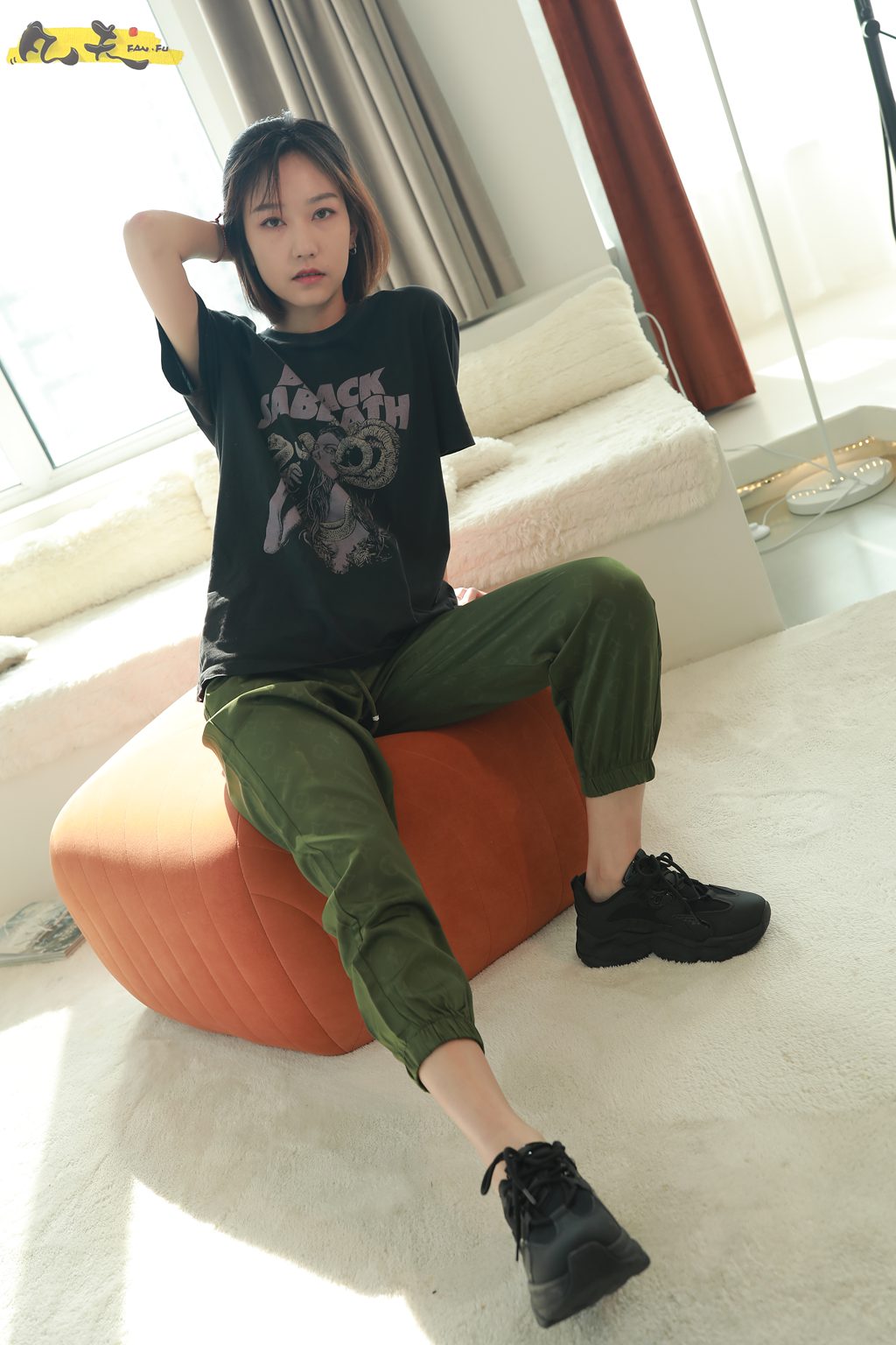 凡夫摄影-HH0011-子轩 绿裤子板鞋船袜裸足 [298P/1V/4.76GB] 凡夫摄影-第2张