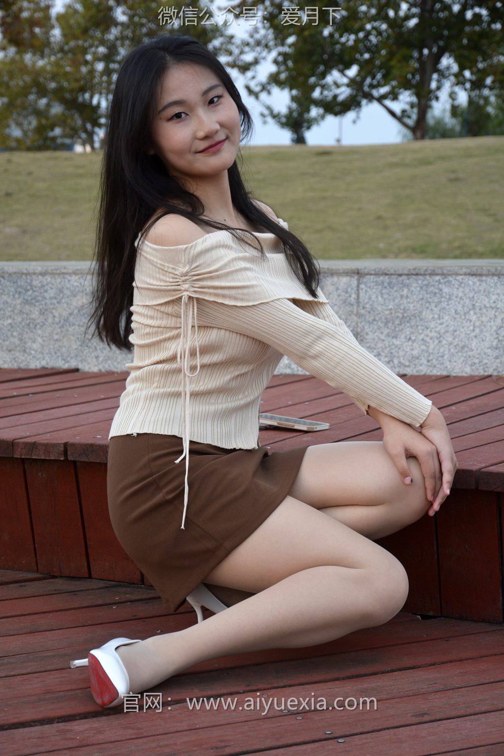 [爱月下] NO.007 恰恰~【一字肩】尴尴尬尬的第一次驾驭一字肩服饰！[100P/1V/5.43G] 年费专享-第2张