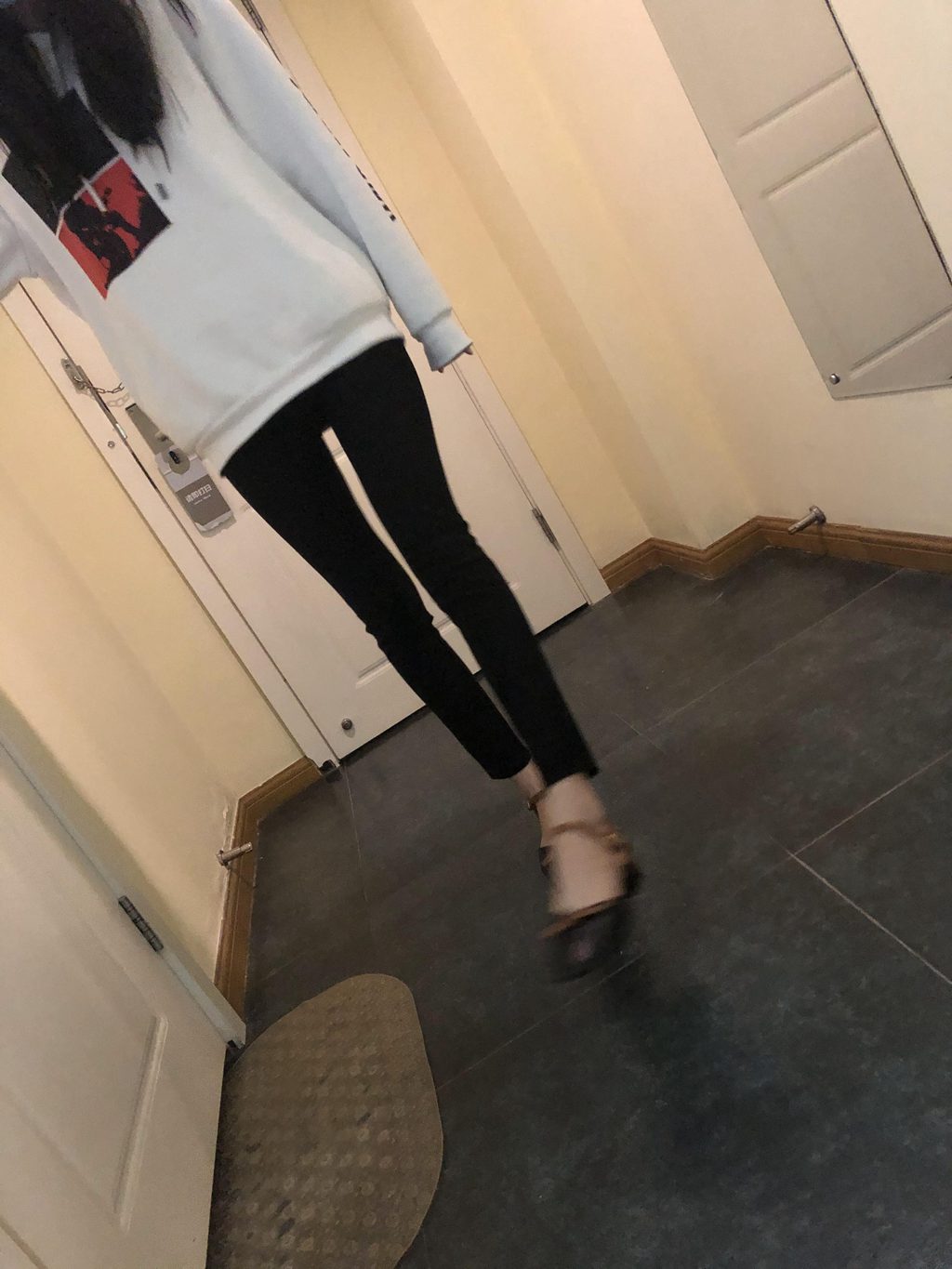 本足摄影-045期 超级漂亮网红小仙女被我约来玩舔超细长裸足[71P/1V/736MB] 年费专享-第2张