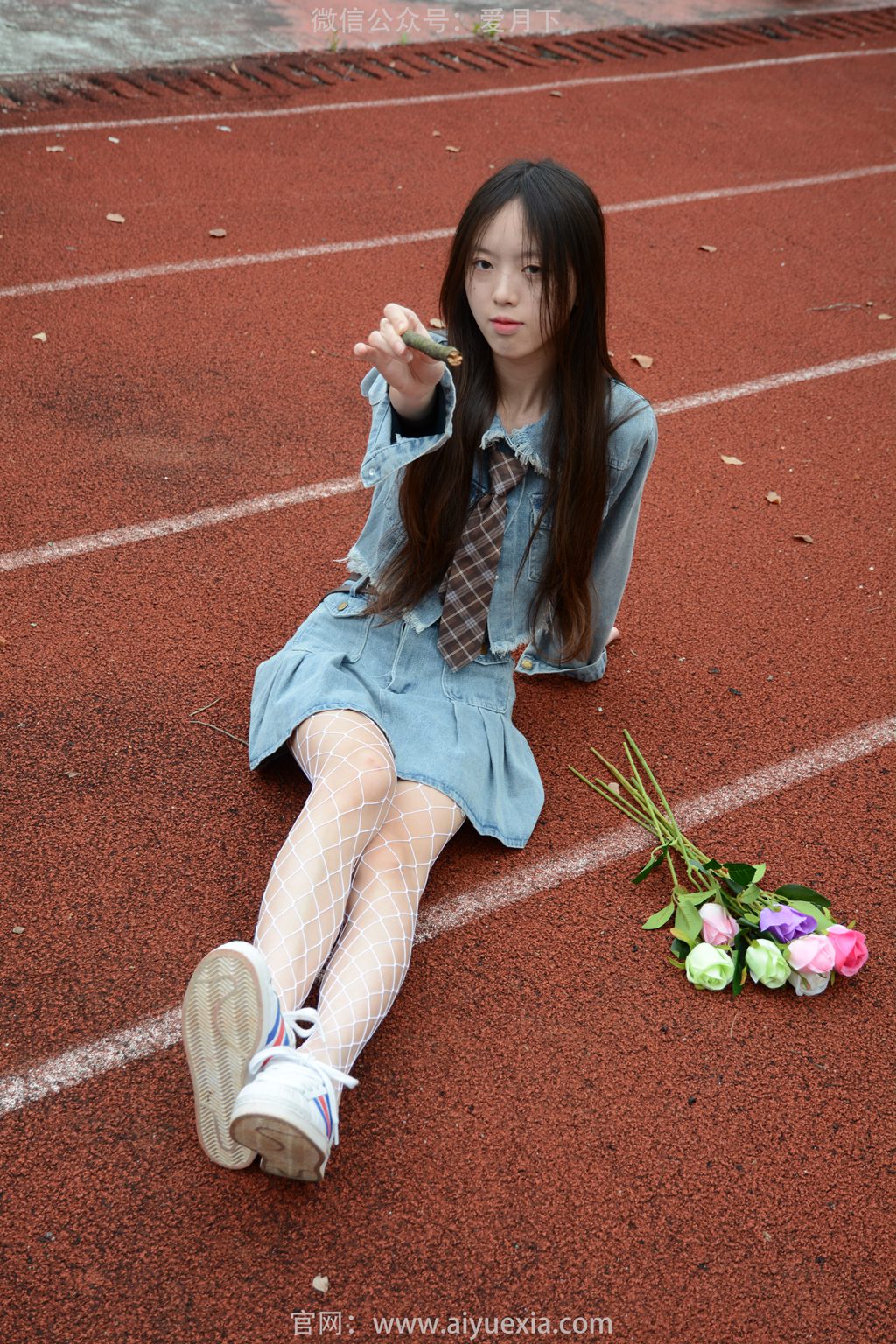 [爱月下] NO.056 情情~【我的母校】红色跑道、蓝色球场、绿色单杠、白色墙壁。（花絮版）[101P/1V/3.02G] 年费专享-第2张