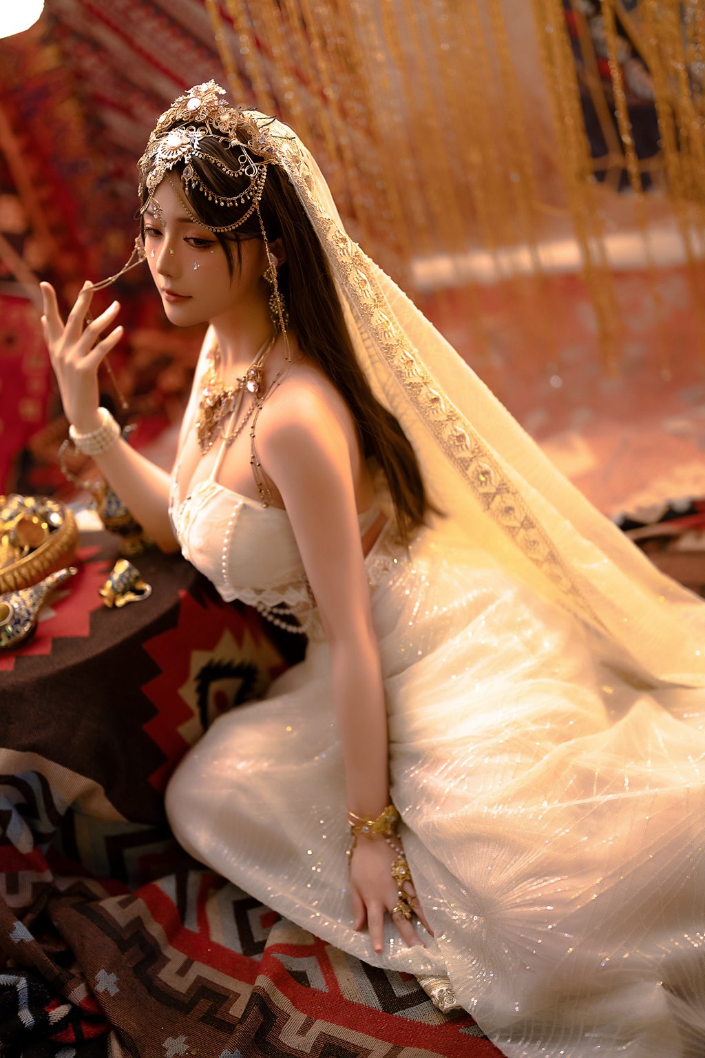 微博红人@星之迟迟 24年04月计划D 原创《治愈之旅》盛装篇 [65P/1V/573MB] 网红写真-第2张