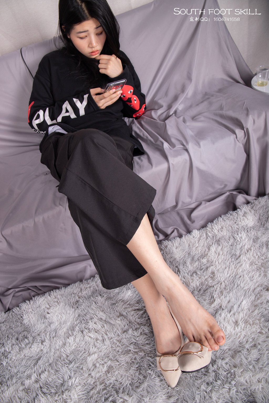 南国足艺 No.078 秋秋平底鞋里的大脚丫，挑鞋玩鞋，把脚踩在鞋子上歇脚 [128P/1.55G] 南国足艺-第1张