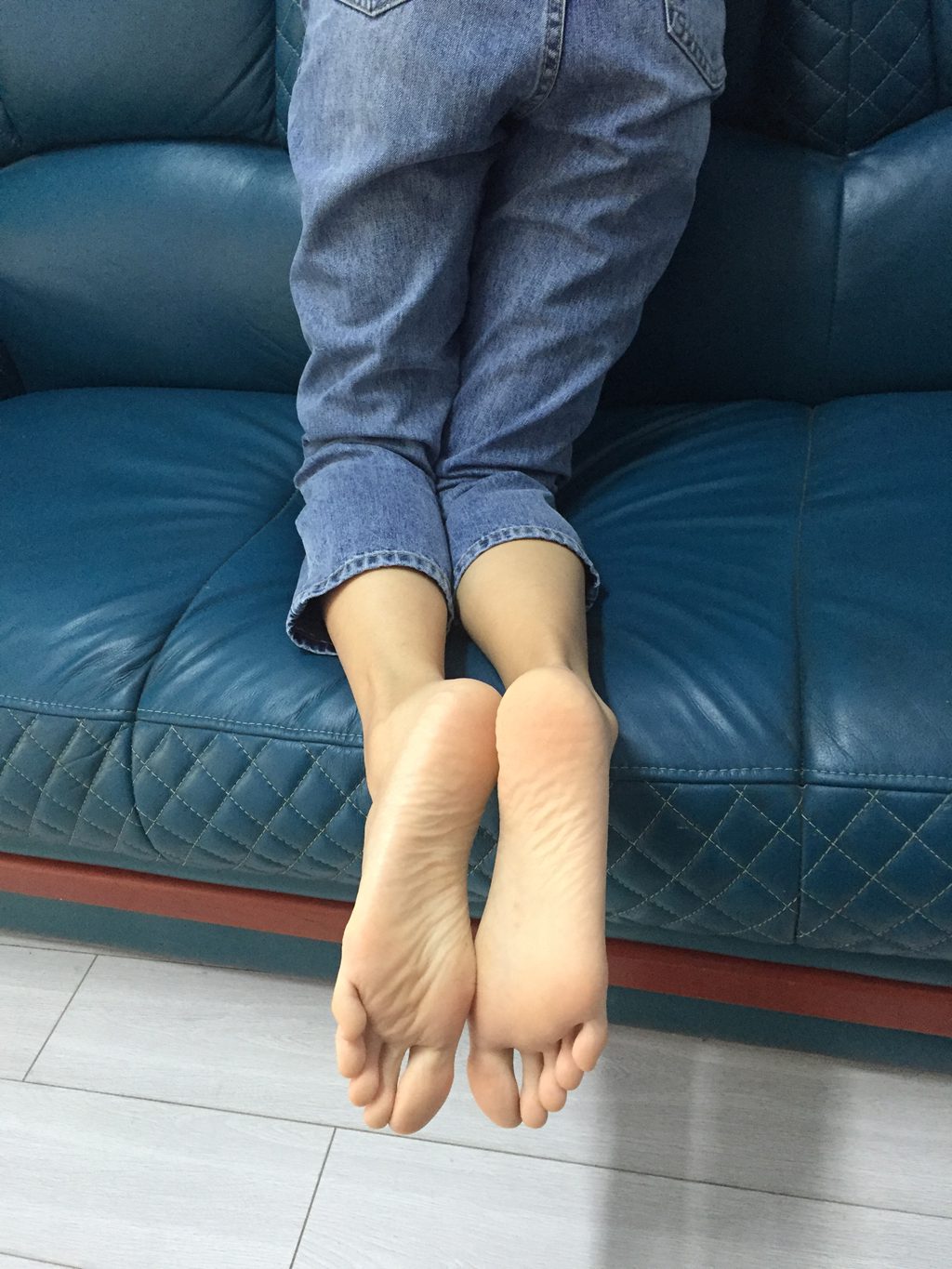 本足摄影-002期 牛仔裤裸足 [28P/44MB] 年费专享-第1张