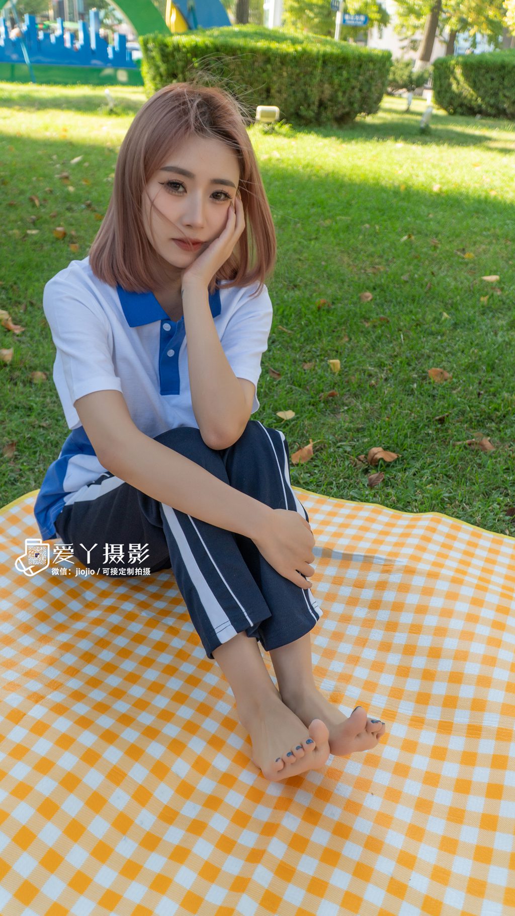 爱丫摄影 NO.001 不良少女（草坪校服学姐展嫩足）(全程版) [128P/1V/5.22G] 年费专享-第1张