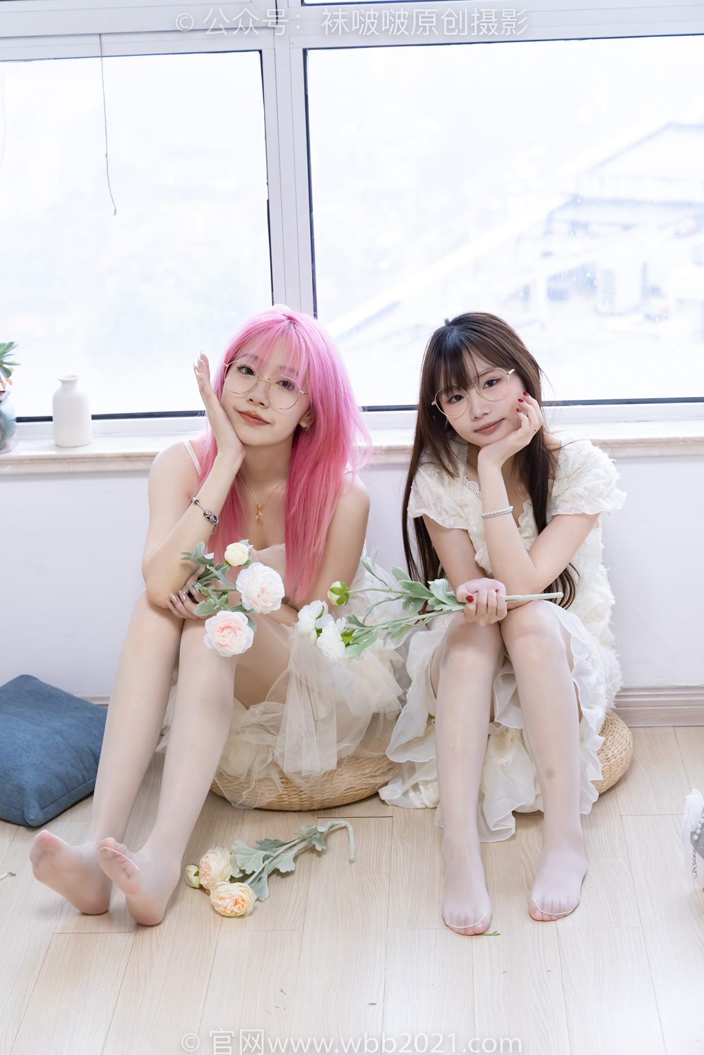 [BoBoSocks袜啵啵] NO.563 小甜豆&甜甜圈-高跟鞋、油亮白丝、裸足 [215P/1V/7.87G] 年费专享-第2张