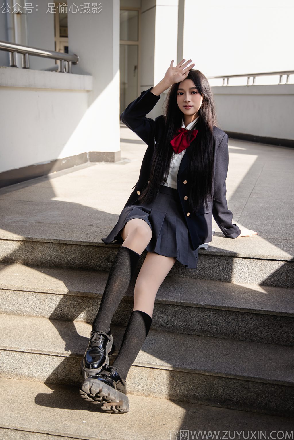 [足愉心摄影] NO.006 模特云悦（搭配：JK制服、皮鞋、黑色长筒袜、肉色踩脚袜、裸足）（基础版）[110P/2.18G] 年费专享-第1张