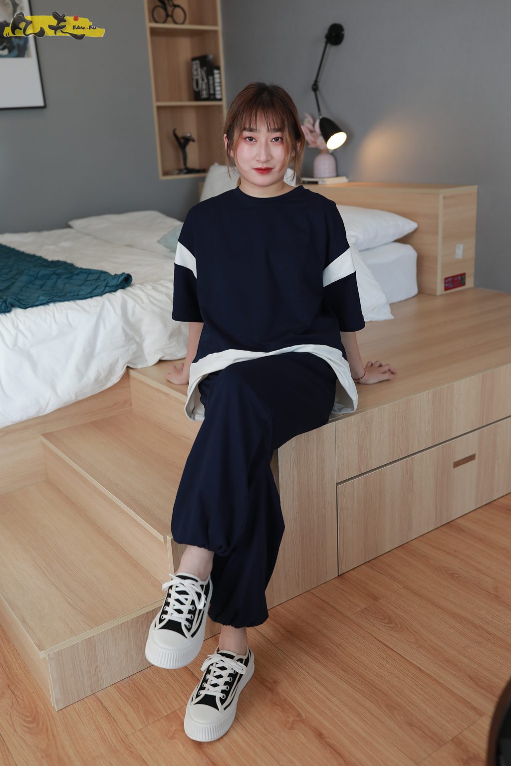 凡夫摄影-HH0005-丽娜 板鞋棉船袜裸足 [191P/1V/6.50GB] 凡夫摄影-第1张