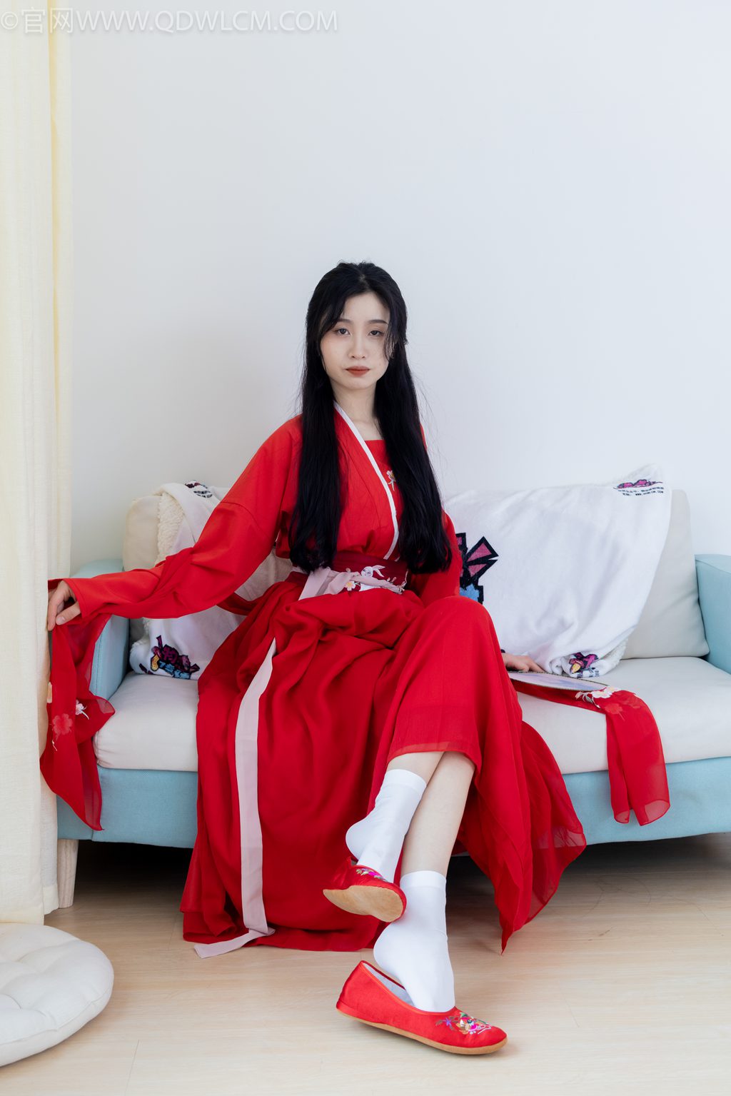 勿恋传媒 NO.2328 绒绒-汉服、布鞋、白棉袜（打底）红色船袜（叠穿）[174P/1V/5.43G] 其它写真-第1张