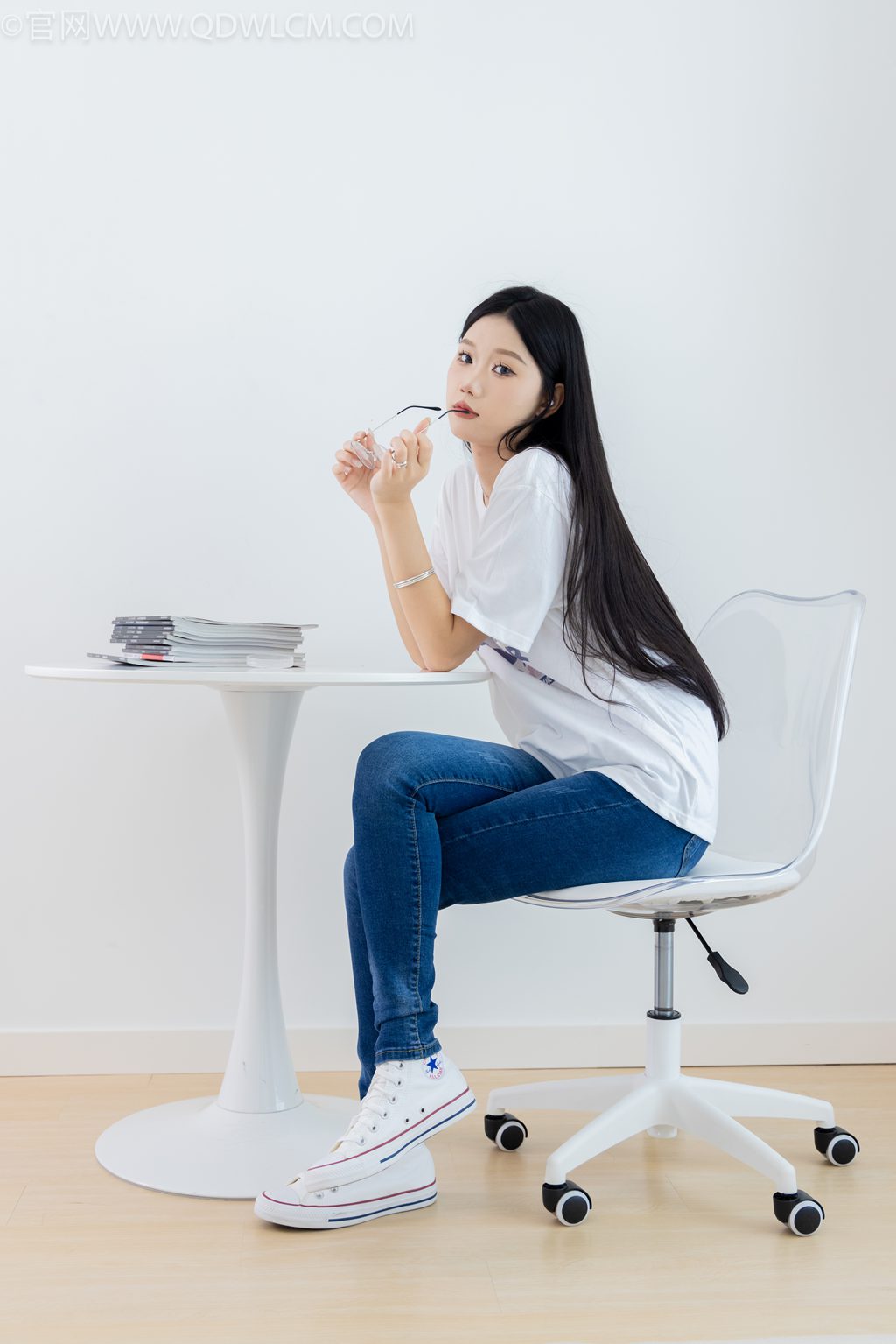 勿恋传媒 NO.2329 小竹-帆布鞋、白船袜、肚子疼揉肚子剧情 [158P/1V/5.67G] 其它写真-第1张