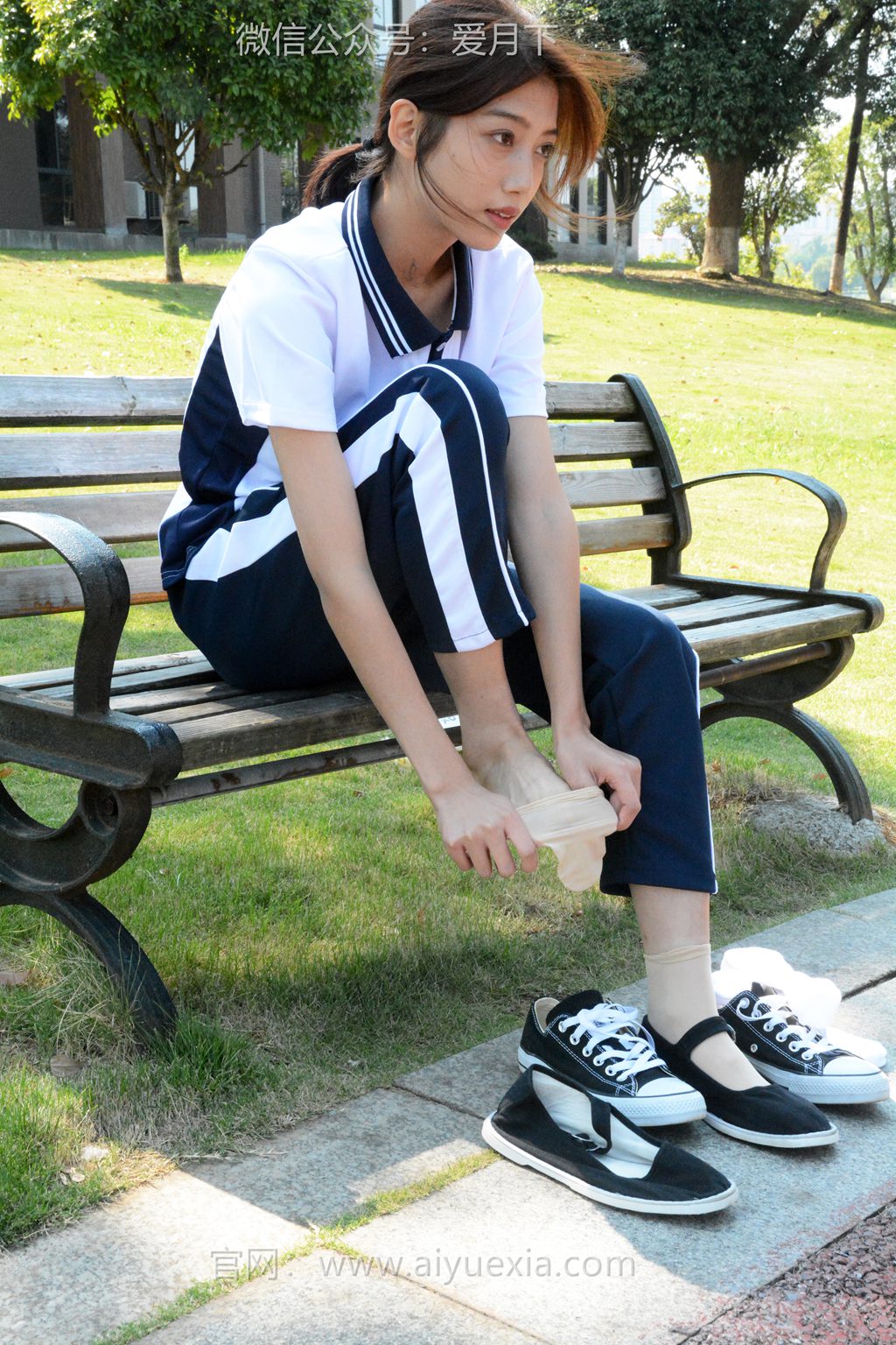 [爱月下] NO.004 秀秀~【浅发校服】其实我喜欢酷酷的，今天第一期被安排了校服！[130P/2V/17.35G] 年费专享-第1张