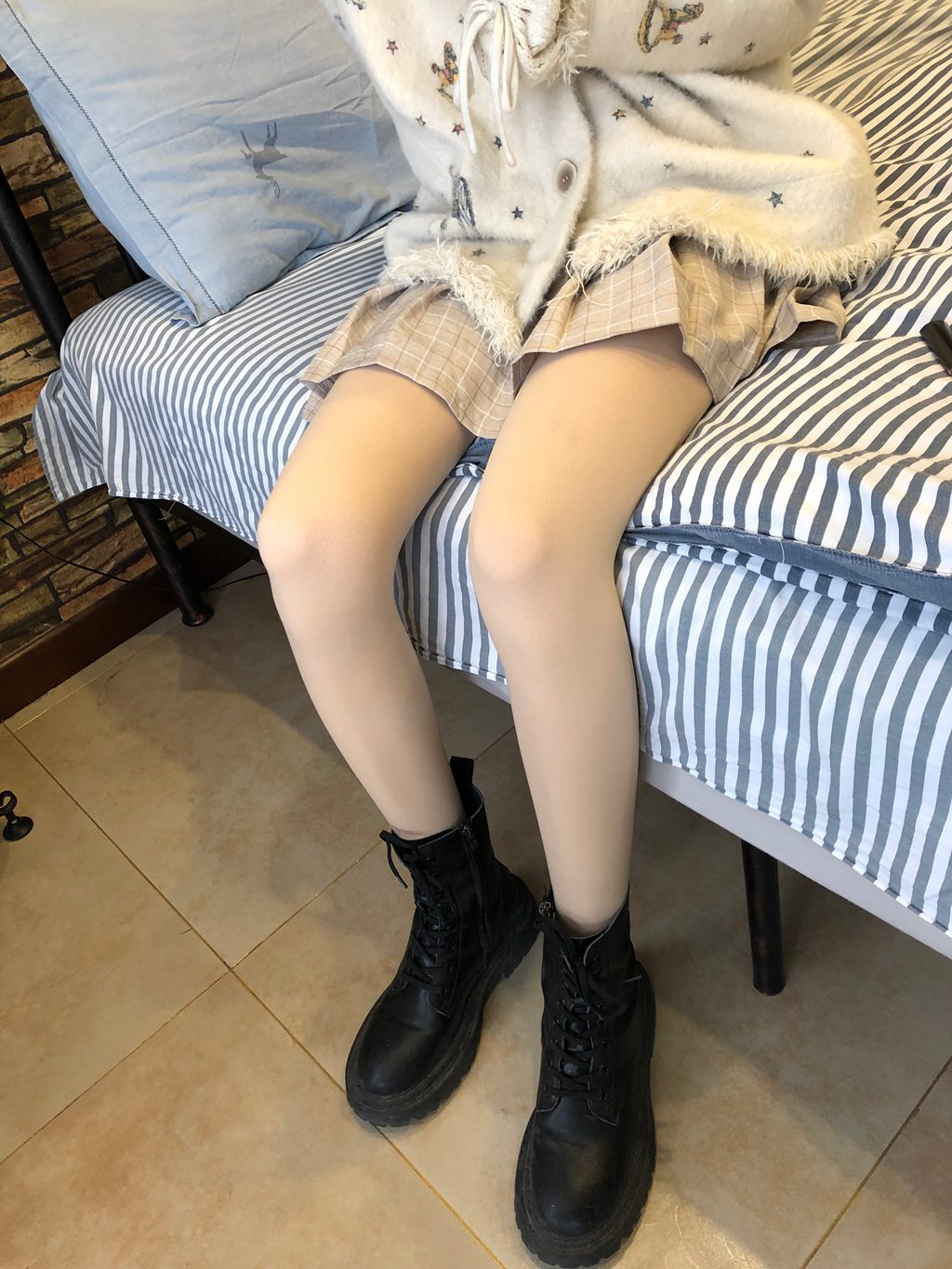 本足摄影-036期 身高174 体重44 足39神仙妹妹[48P/2V/282MB] 年费专享-第2张