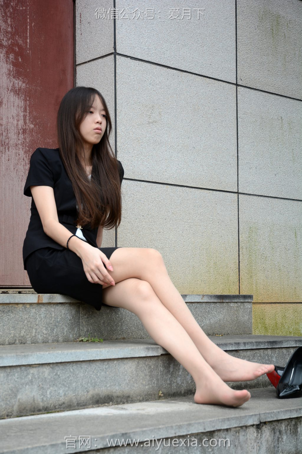 [爱月下] NO.015 情情~【正装OL】这是我人生第一次正儿八经的穿属于自己的高跟鞋（花絮版）[110P/1V/6.23G] 年费专享-第1张