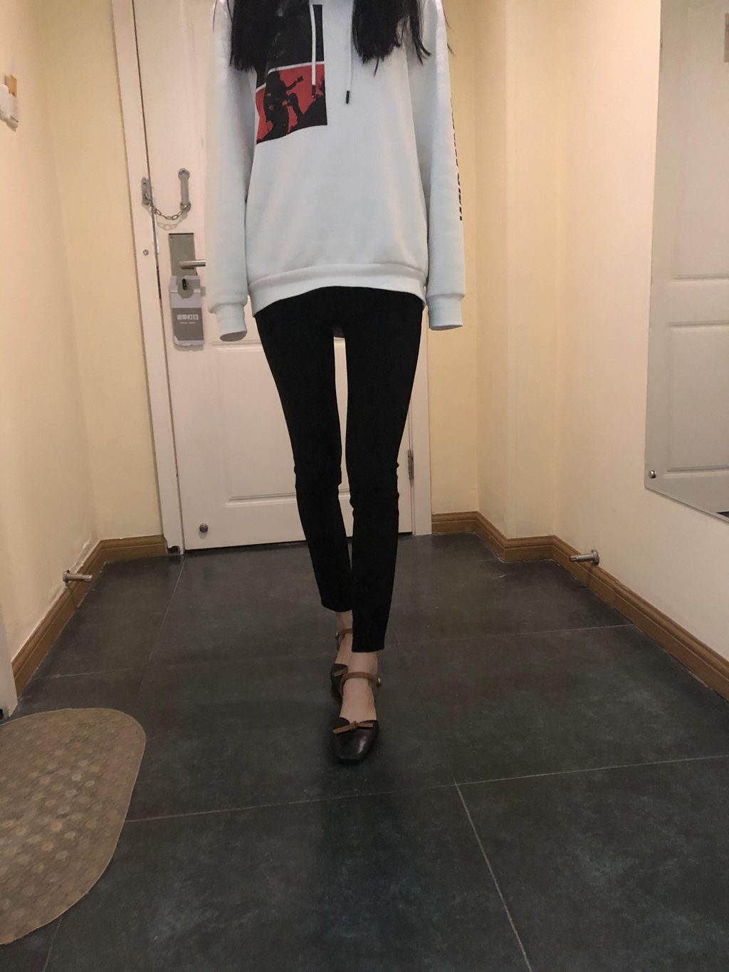 本足摄影-045期 超级漂亮网红小仙女被我约来玩舔超细长裸足[71P/1V/736MB] 年费专享-第1张