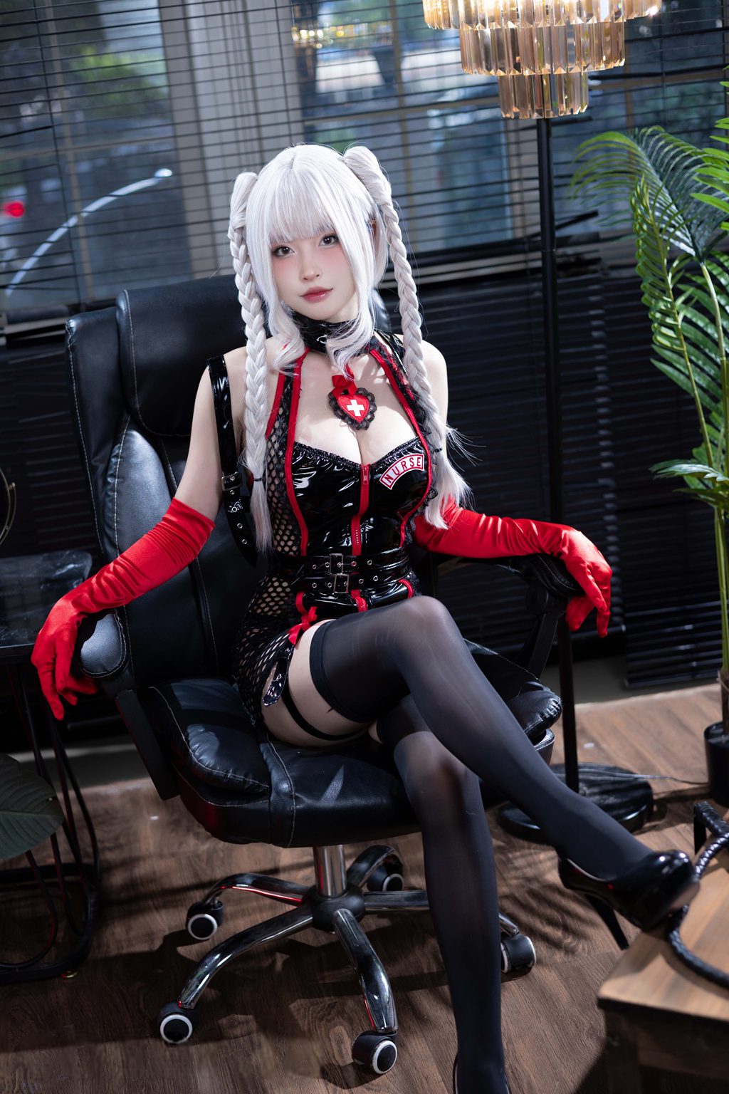 知名动漫博主@清水由乃 白发护士[57P-1V-339.3M] 网红写真-第1张