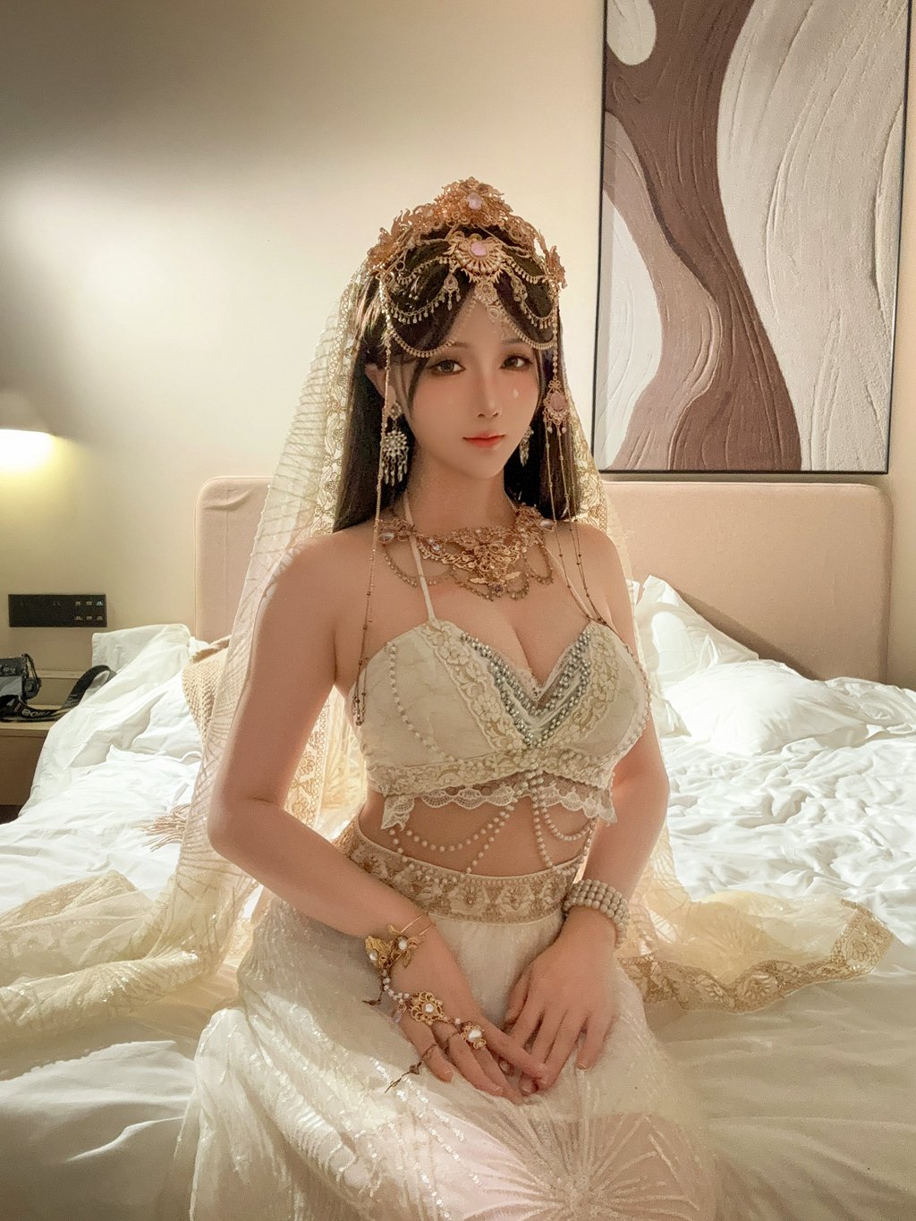 微博红人@星之迟迟 24年04月计划D 原创《治愈之旅》盛装篇 [65P/1V/573MB] 网红写真-第1张