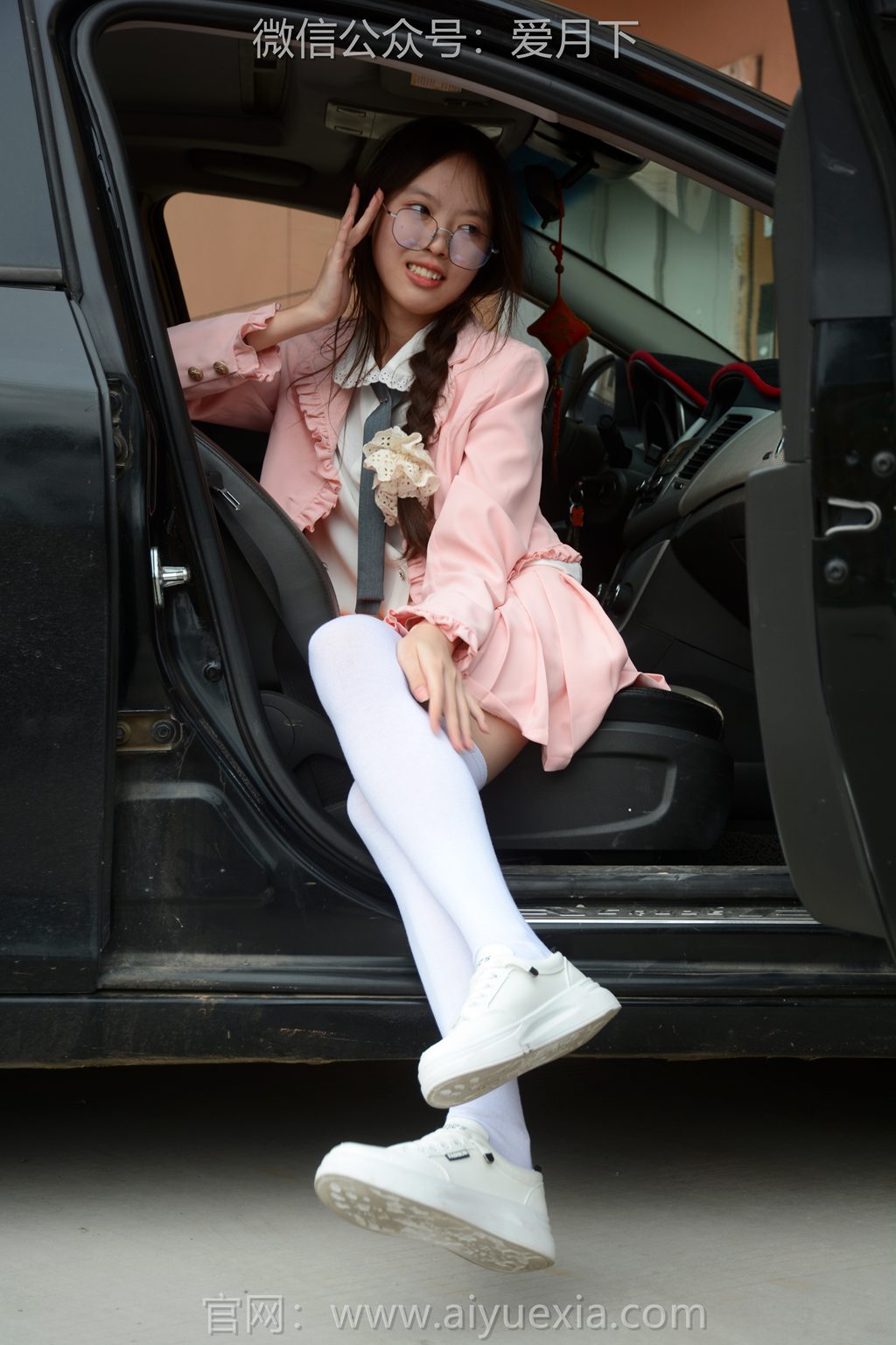 [爱月下] NO.012 情情~【粉色小清新】室外温度6度，你让我穿这个？南方太冷了~（花絮版）[122P/1V/5.86G] 年费专享-第1张