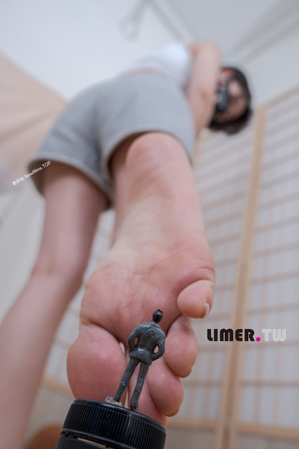 Limerence NO.003-Michii 年獸降臨！不給紅包就 踩踏 🦶160p+21min 4K影片 [162P/1V/4.45GB] 单购-第3张