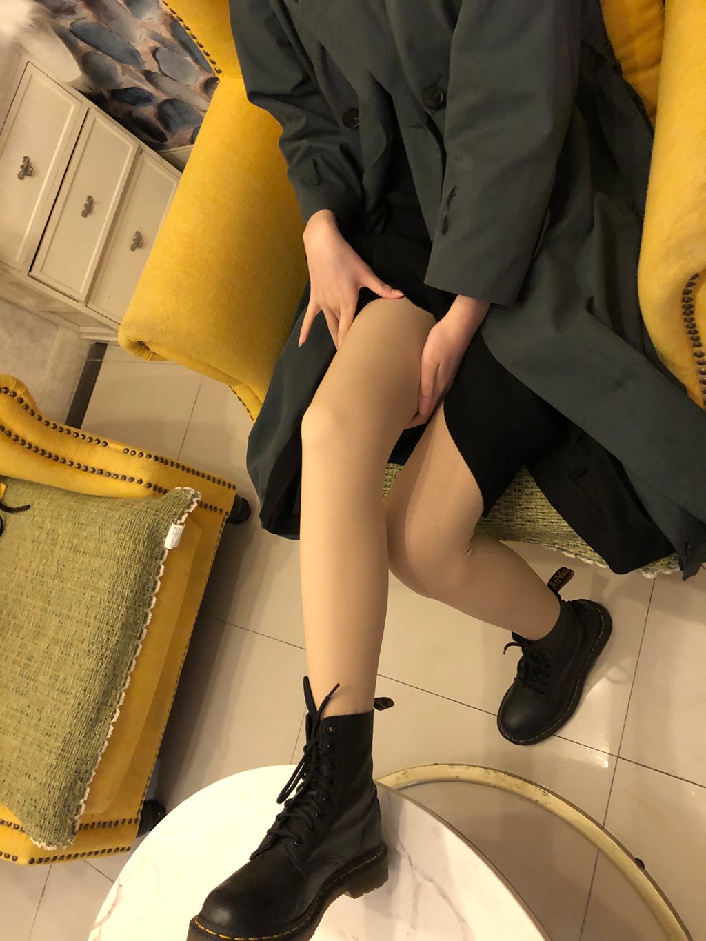 本足摄影-056期 约来校园的风衣小女神脱掉靴子舔她的超嫩脚底[62P/1V/340MB] 年费专享-第4张