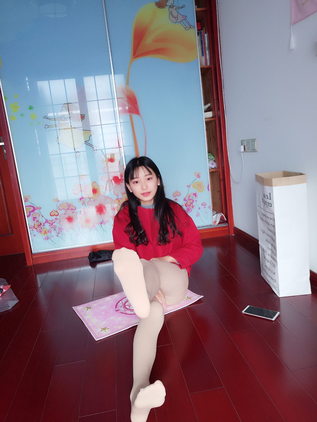 微博人气Coser@蓓蓓-居家厚白丝连裤袜[64P-95M] 网红写真-第4张