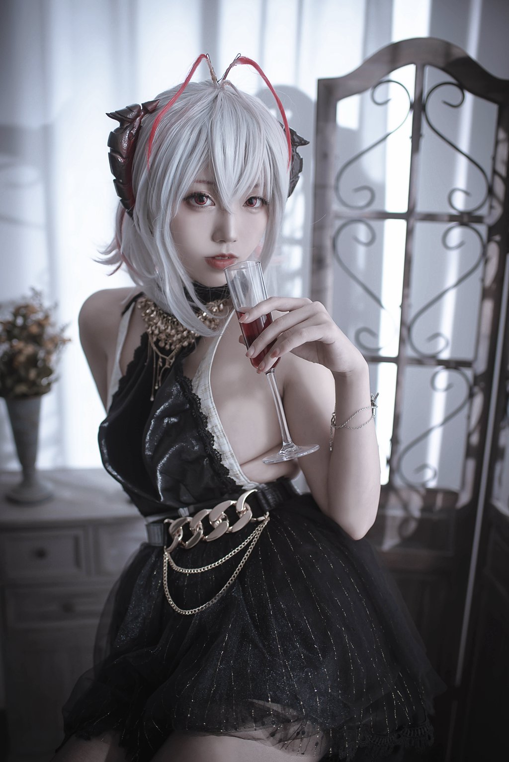 动漫博主@切切celia 明日方舟 W 礼服 [20P/86MB] 网红写真-第4张