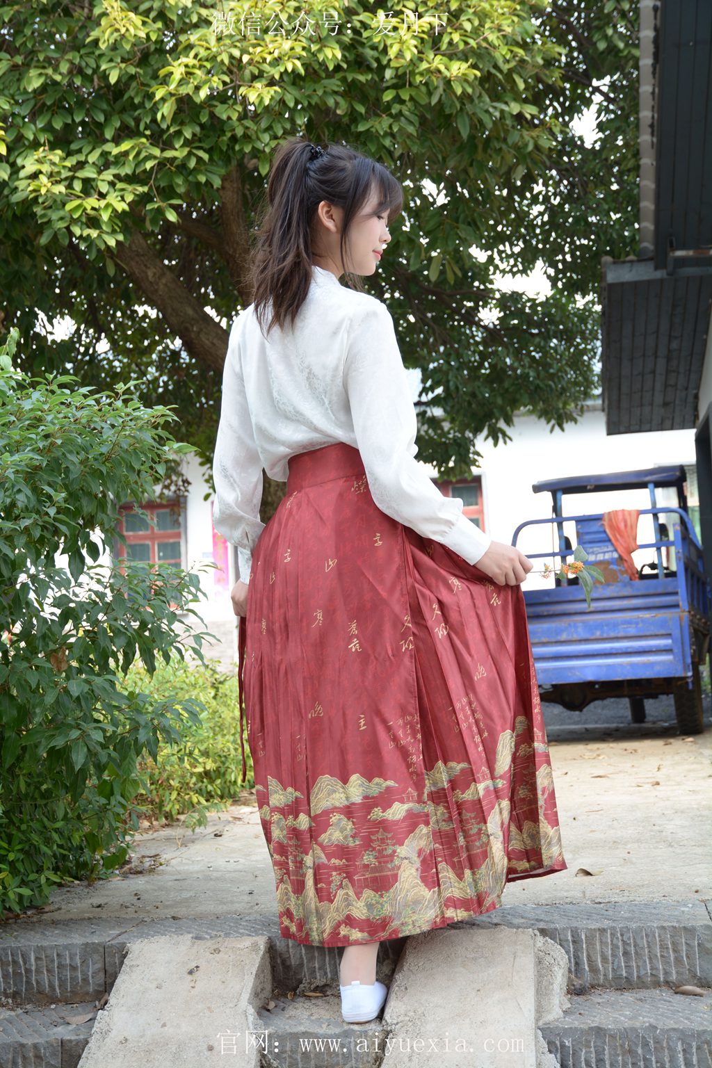 [爱月下] NO.219 圆圆~【小师妹】陪小师妹游玩。（花絮版）[100P/1V/2.81G] 年费专享-第4张