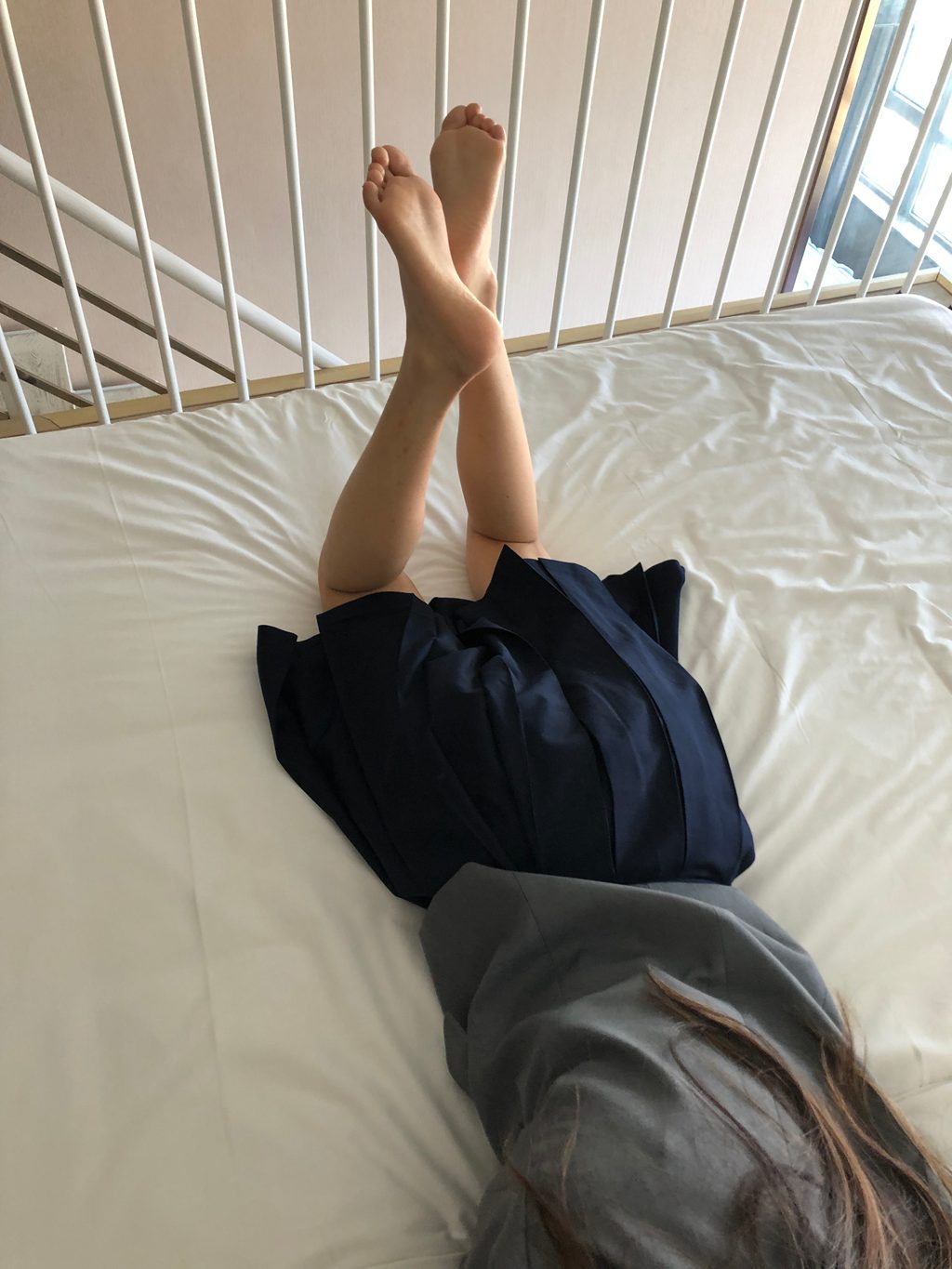 本足摄影-050期 老哥约来黑丝小女神到宾馆脱掉黑丝品尝裸足[80P/1V/1.76GB] 年费专享-第3张