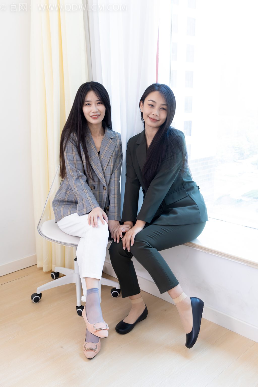 勿恋传媒 NO.2412 菜菜&岚岚-闺蜜时光 [160P/1V/5.22G] 其它写真-第3张