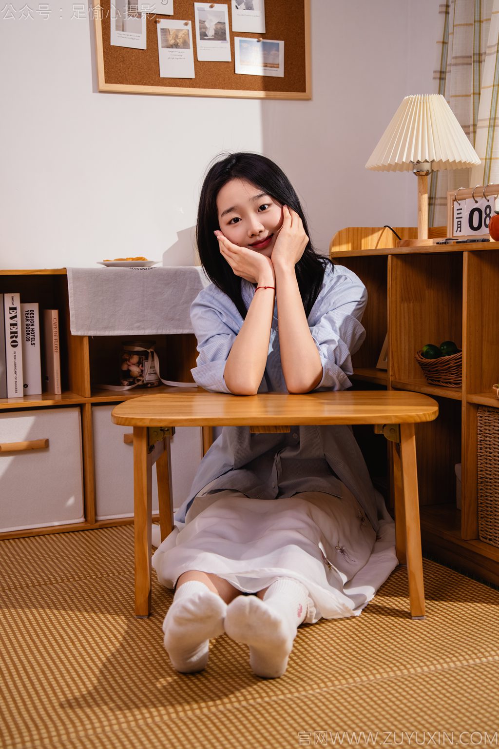 [足愉心摄影] NO.023 模特奶芙（搭配：蓝色衬衫、白色长裙、帆布鞋、白色棉袜、裸足）（完整版）[110P/2V/16.2G] 年费专享-第3张