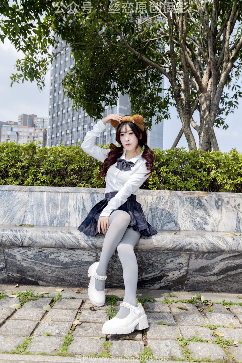 [丝恋摄影] NO.009 小梦-厚灰丝，白皮鞋，玛丽珍，jk短裙（花絮版）[283P/1V/3.19G] 丝恋摄影-第3张