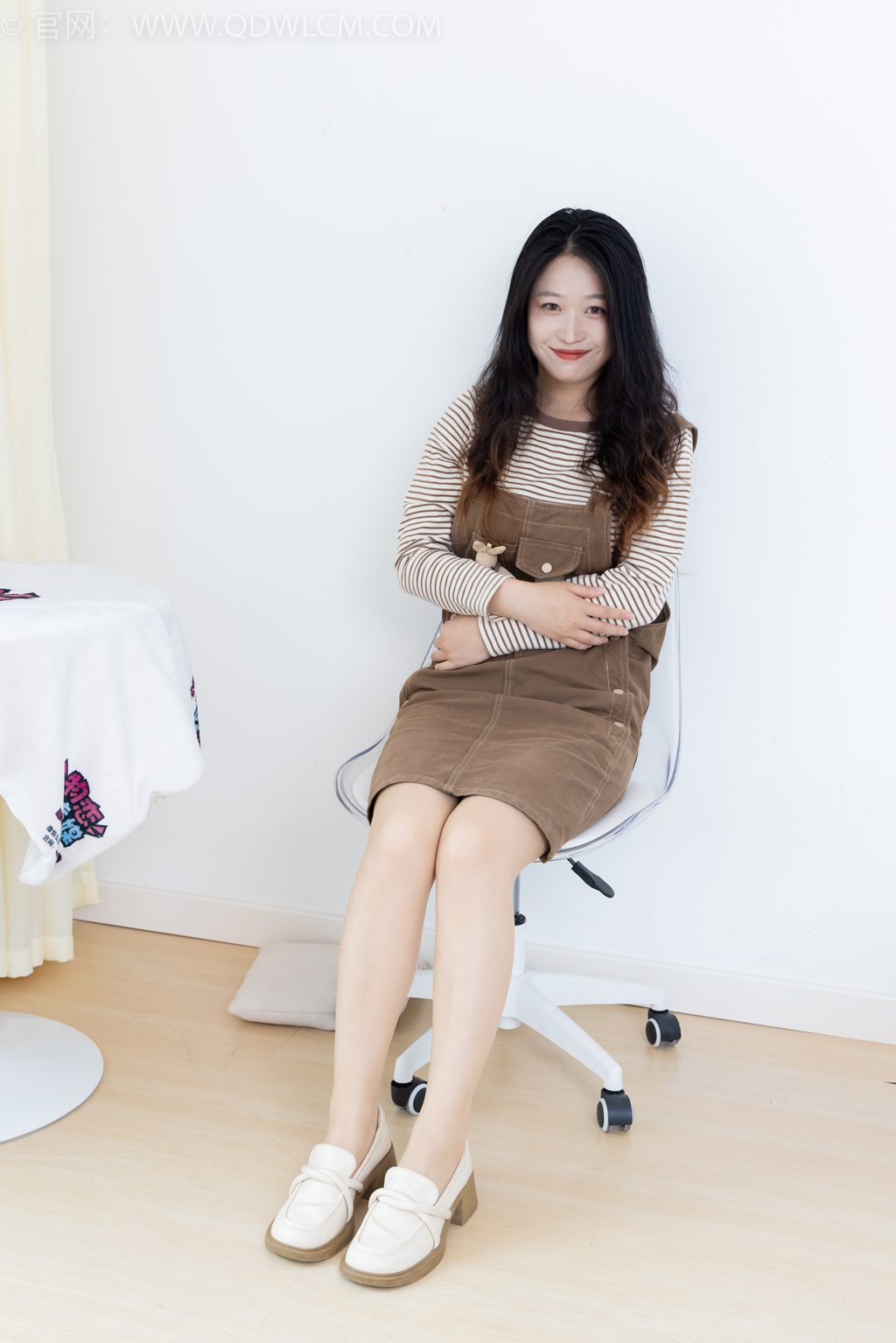 勿恋传媒 NO.2388 小紫-爱笑的梨涡 [160P/1V/3.28G] 其它写真-第3张