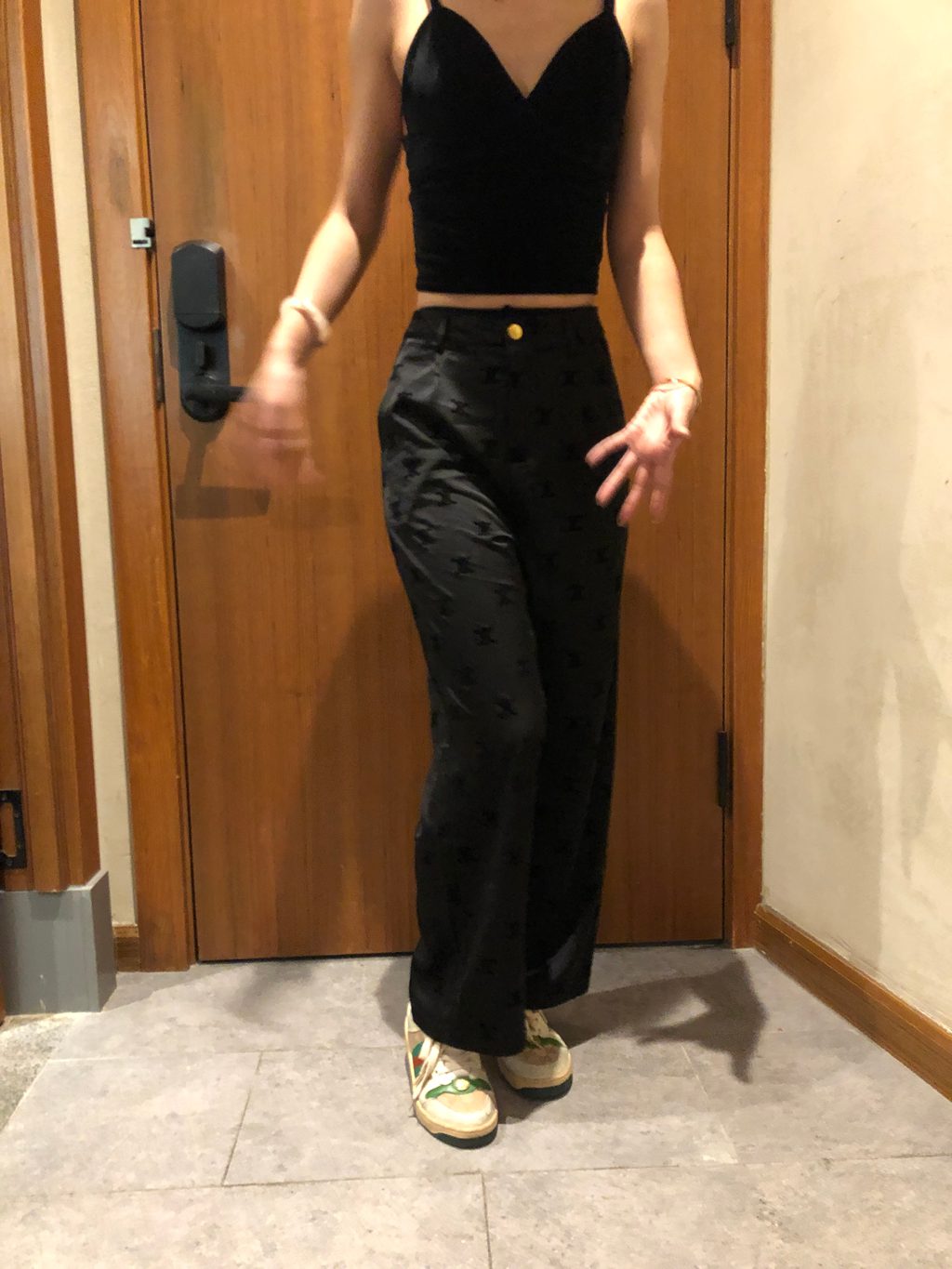 本足摄影-051期 品尝刚刚毕业的女大学生职业裤里丝装的黑丝脚（[61P/1V/641MB] 年费专享-第2张