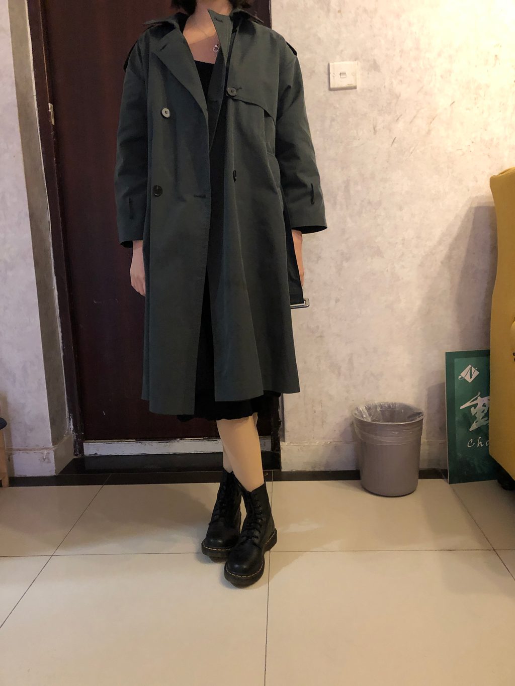 本足摄影-056期 约来校园的风衣小女神脱掉靴子舔她的超嫩脚底[62P/1V/340MB] 年费专享-第2张