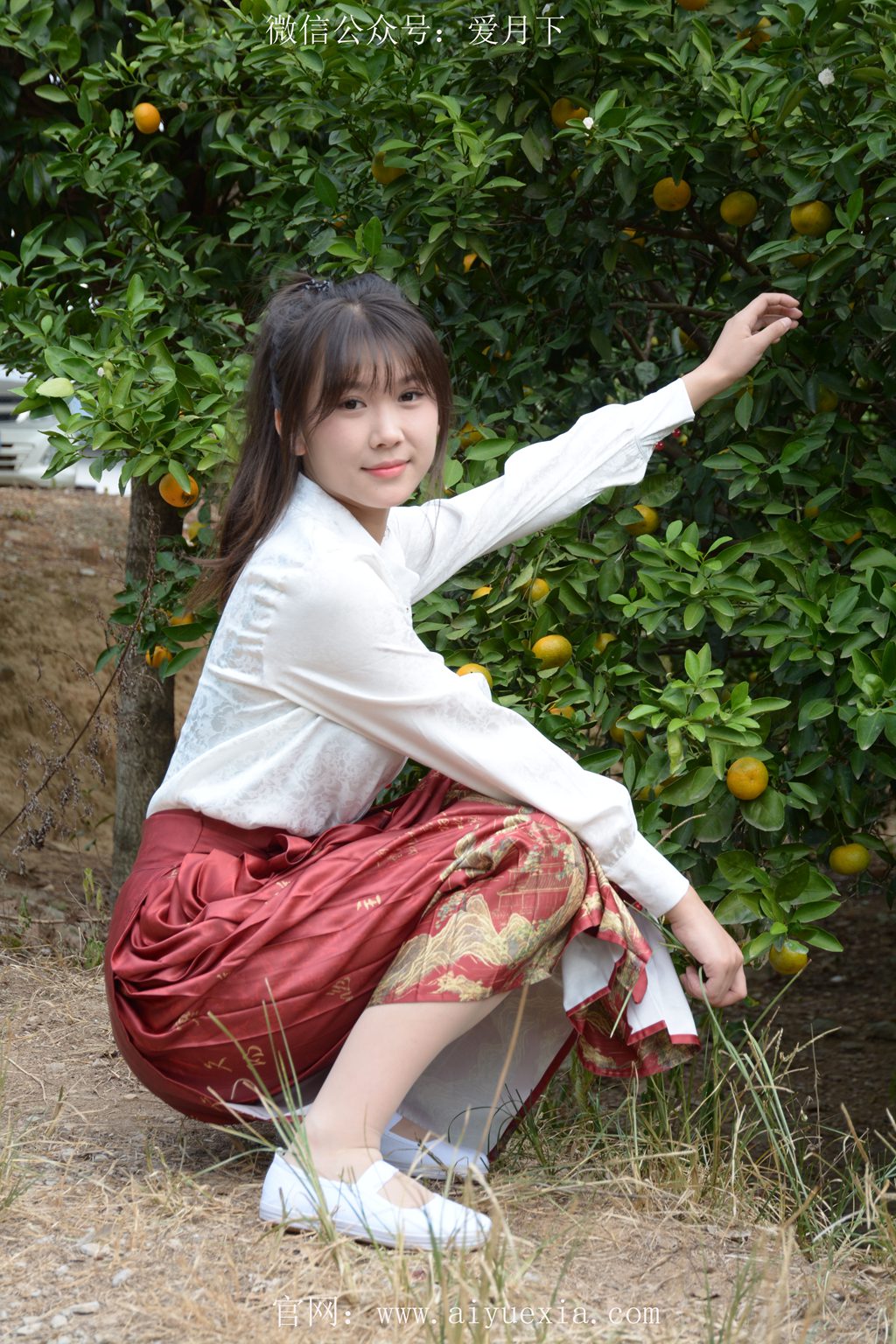 [爱月下] NO.219 圆圆~【小师妹】陪小师妹游玩。（花絮版）[100P/1V/2.81G] 年费专享-第2张