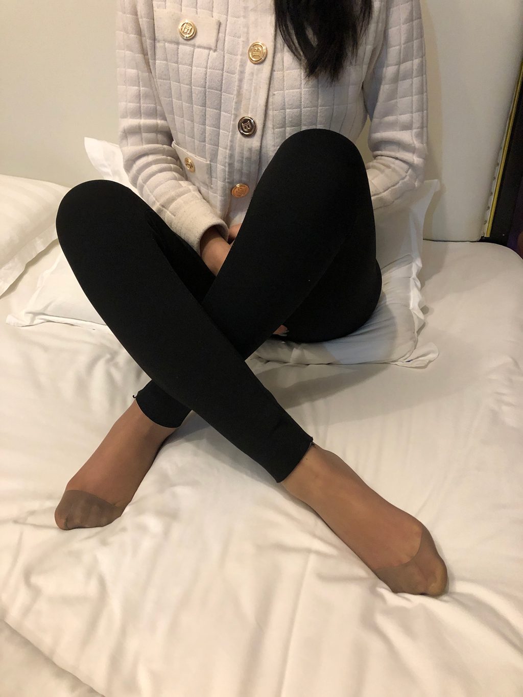 本足摄影-053期 约风骚大四礼仪妹子到宾馆扛起双腿舔脚[53P/1V/802MB] 年费专享-第2张